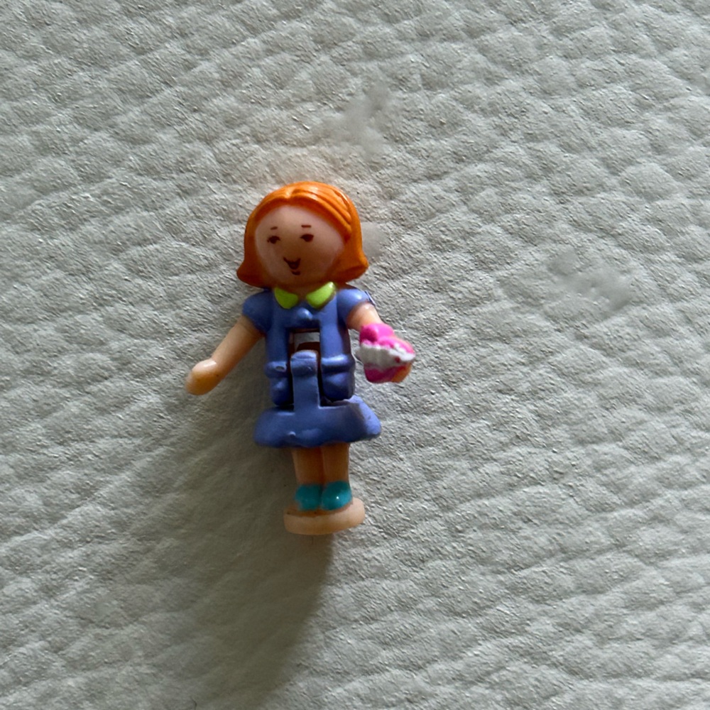 Miniature Vintage Polly Pocket Cindy Doll (of magic ball set)